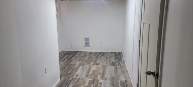 Bedroom - 4253 N Narragansett Ave