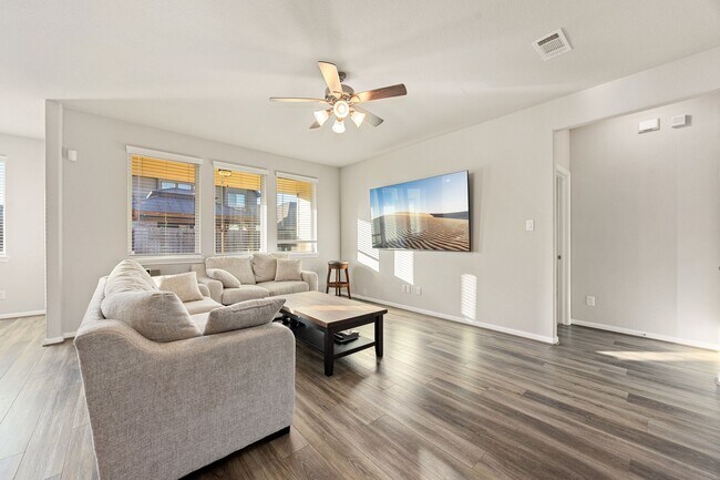 Foto del edificio - 9415 Summer River Dr