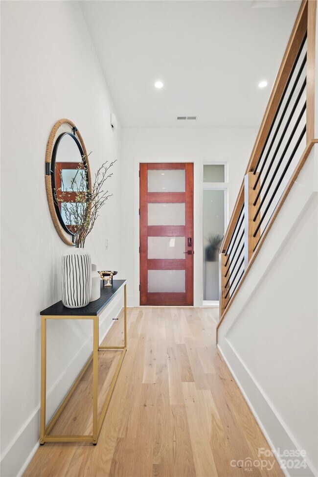 Foto del edificio - 4701 Walden Ct