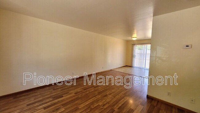 Building Photo - 4950 Forsythia St