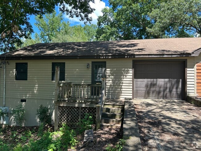 Building Photo - 600 Villard Dr