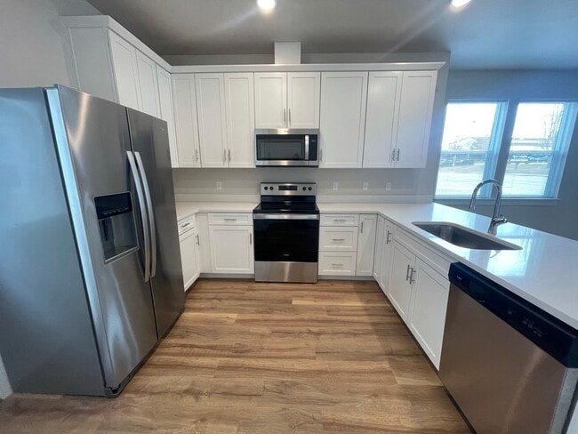 Building Photo - 430 S 2nd St