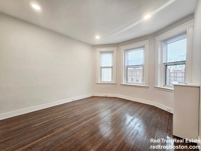 Building Photo - 111 Park Dr