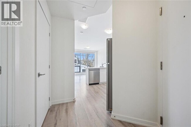 Photo du bâtiment - 690 King St W