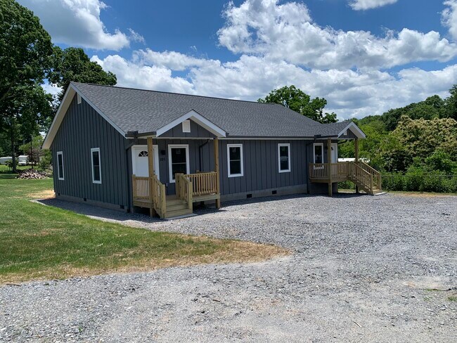 Building Photo - 103 Leslies Home Dr