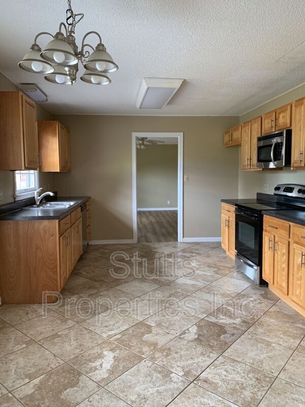 Foto del edificio - 2224 Bower Dr