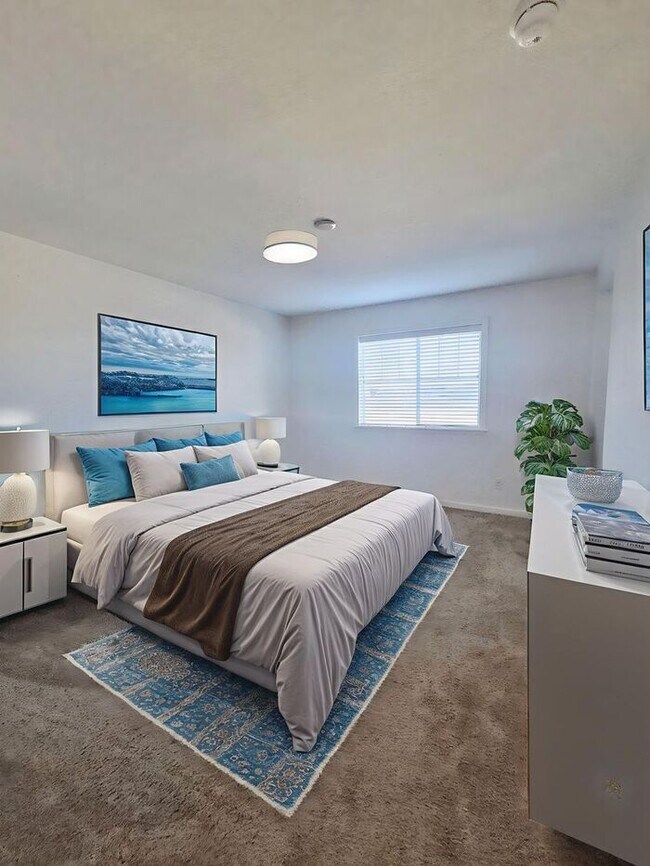 Building Photo - Cute Spacious Townhome in Prime Location – Available Now!