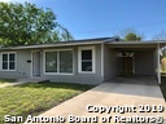 Foto del edificio - 3 bedroom 2 bath Greenhill Village