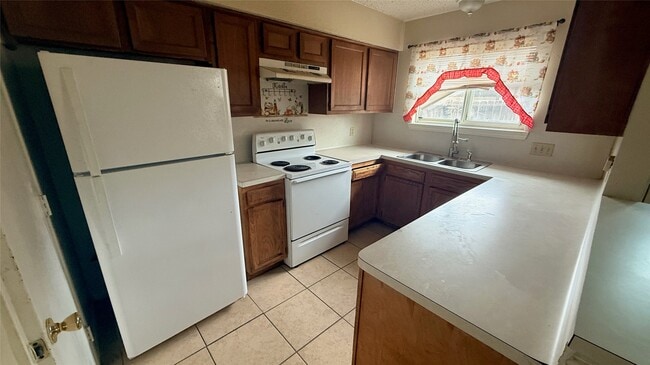 Building Photo - 2155 Hazlitt Dr