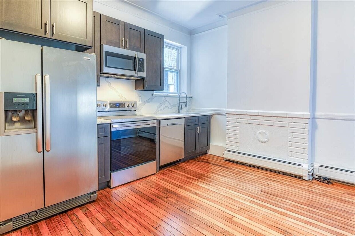 Primary Photo - 1122 Washington St