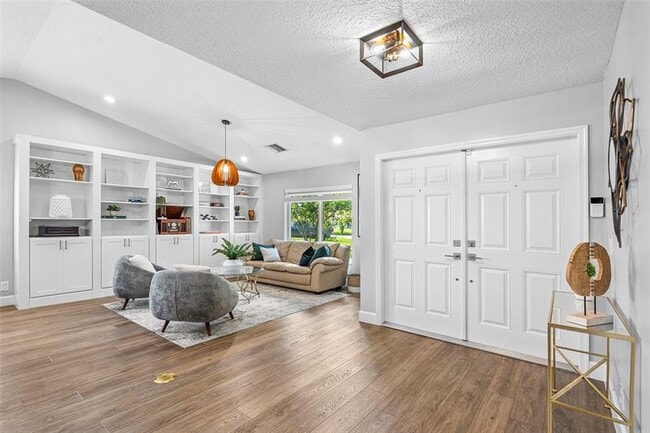 Foto del edificio - 8833 NW 1st St