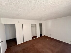 Building Photo - 316 E Ave Q-7