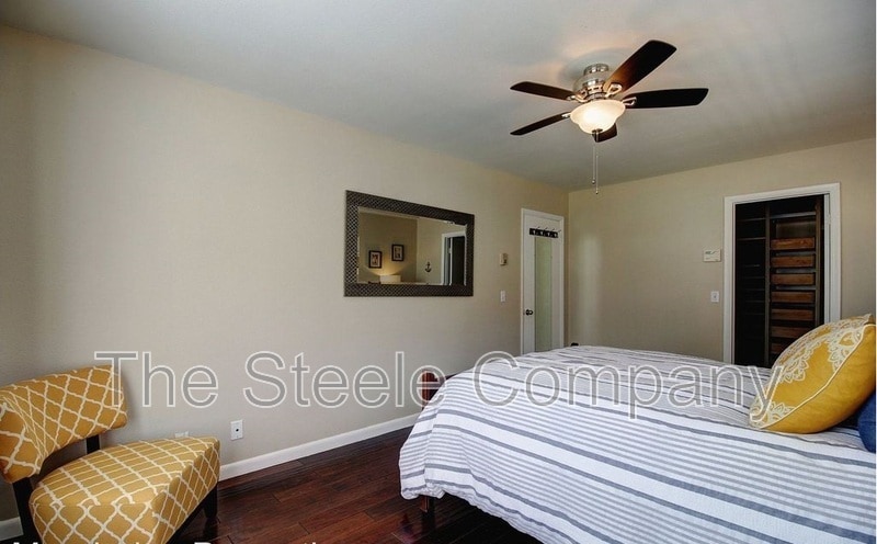 Primary Photo - 1121 Chino St