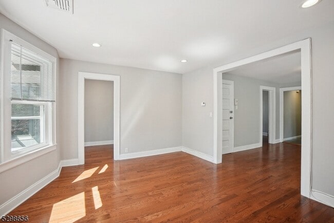 Building Photo - 501 Valley St