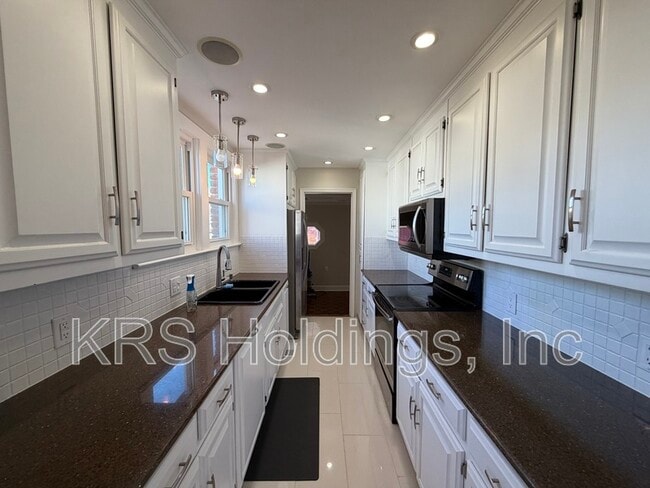 Building Photo - 210 Shenandoah Rd