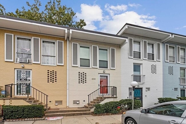 Building Photo - 604 3rd St SW