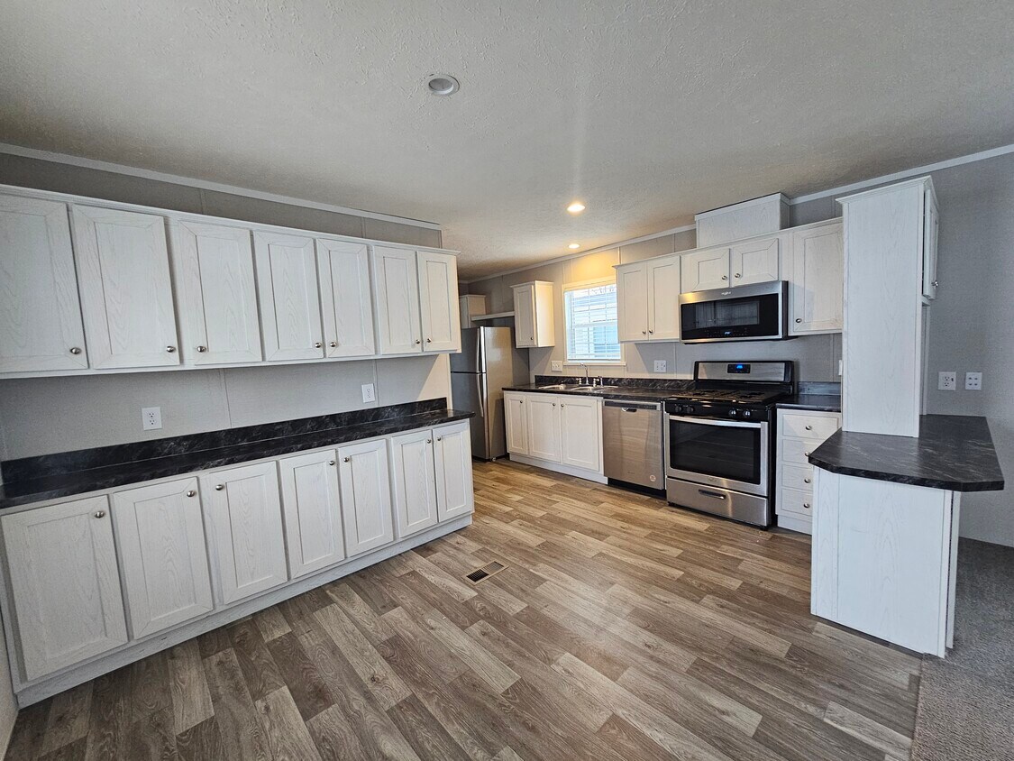 Foto principal - 46000 Geddes Rd