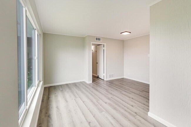 Building Photo - 1400 Millbrae Ave