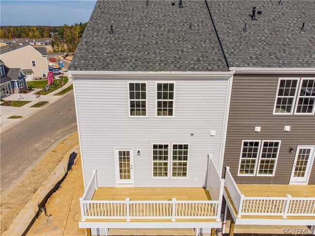 Foto del edificio - 15225 Dunton Ave