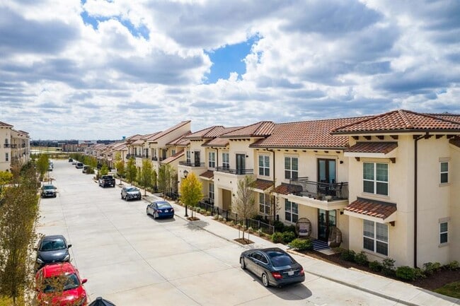 Building Photo - 7656 Villa Rosa Dr