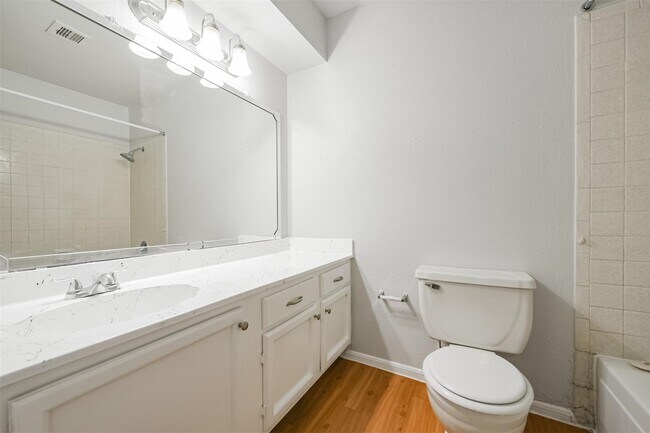 Foto del edificio - 1213 Lyric Ln