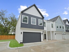 Building Photo - 4020 Northfield Ln