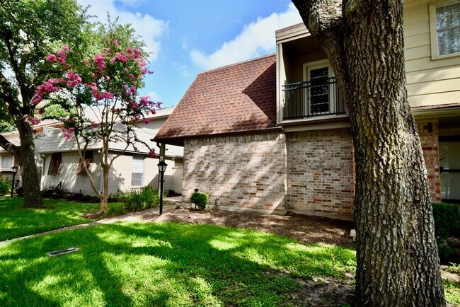 Building Photo - 4404 Basswood Ln