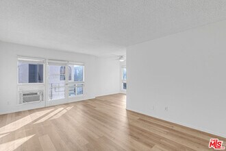 Building Photo - 122 Croft Ave