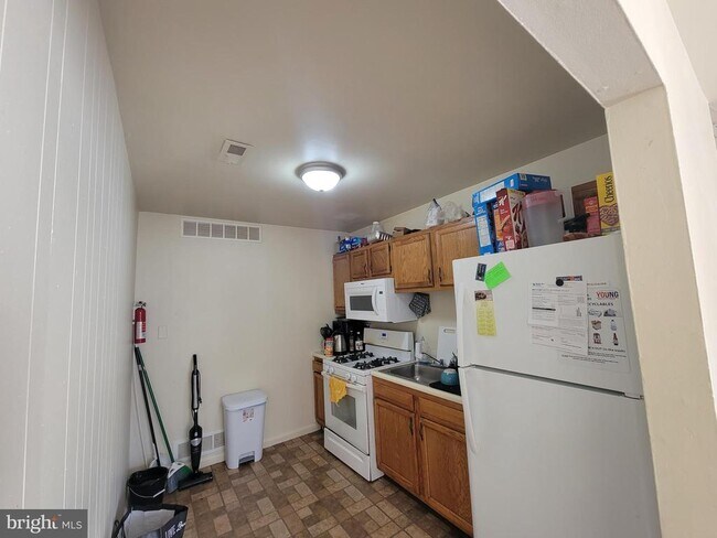 Building Photo - 313 Ellis St