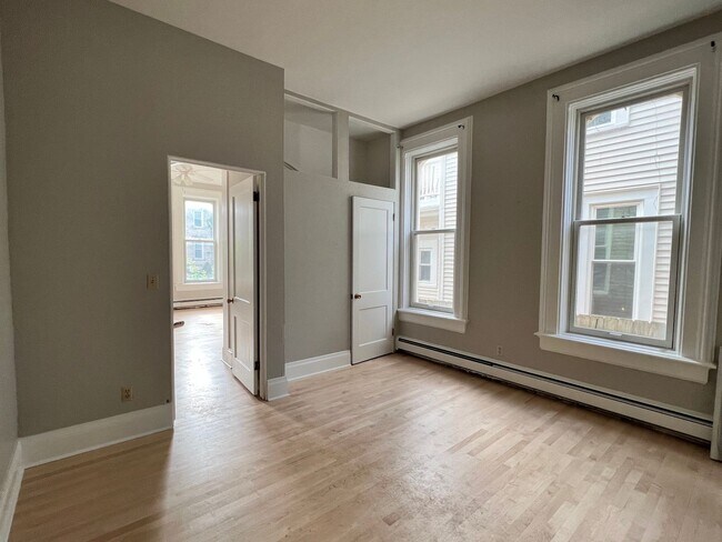 Building Photo - 1308 N Astor St