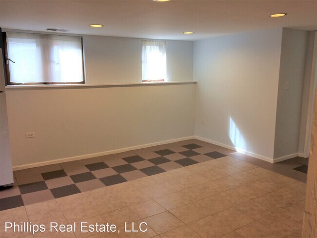 Building Photo - 2 br, 1 bath House - 2412 24TH AVENUE E