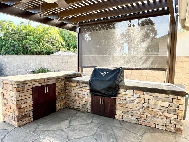 Foto del edificio - Charming 3BR/2BA Home with Pool, Remodeled Kitchen & Backyard Oasis