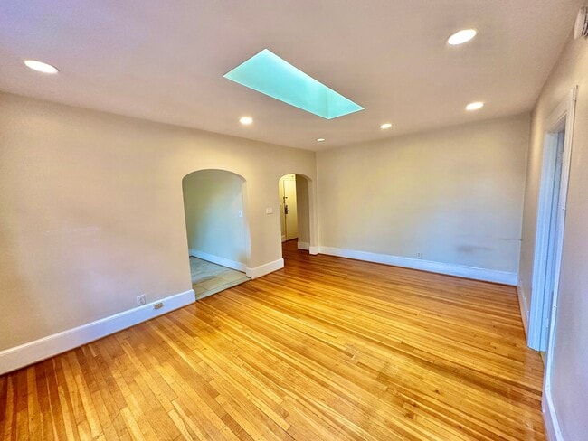 Building Photo - Dashing Dupont Circle 1 Bedroom Apt with skylight and building roof deck.