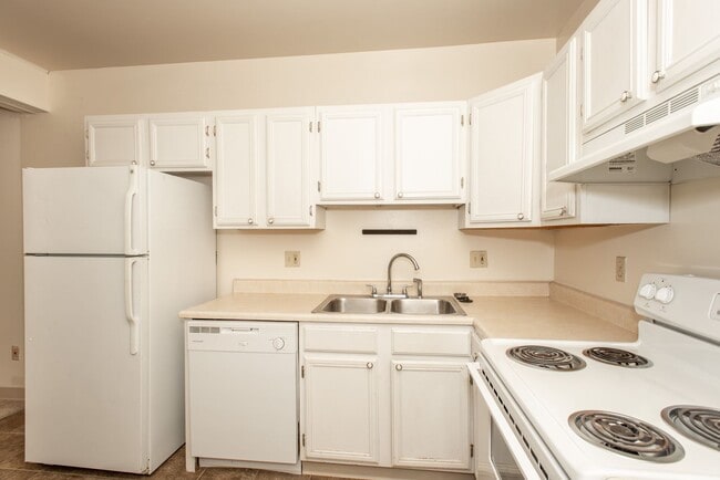Photo - 240 E University Avenue Apartment