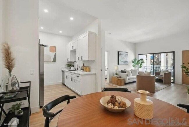 Foto del edificio - 8320 Regents Rd