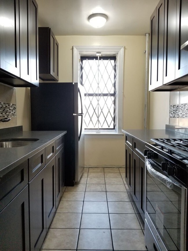 Foto del edificio - 256 E 37th St