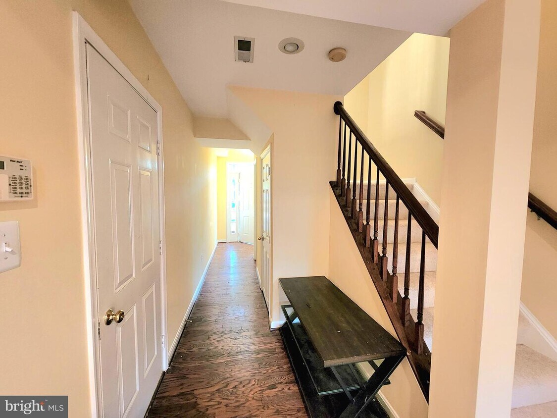 Primary Photo - 25420 Indian Hill Cir