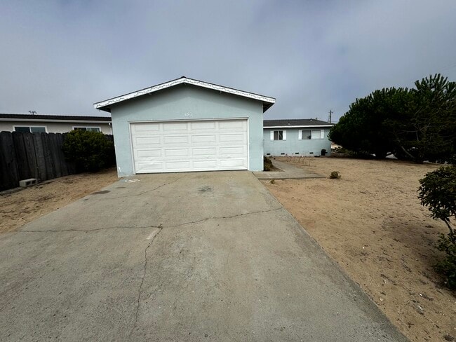 Building Photo - 487 Larson Ct