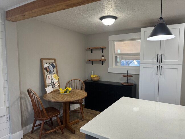 Building Photo - 2611 W Broad Ave