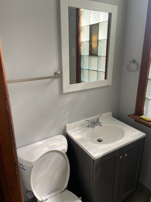 Primary Photo - 5131 W Dakin St