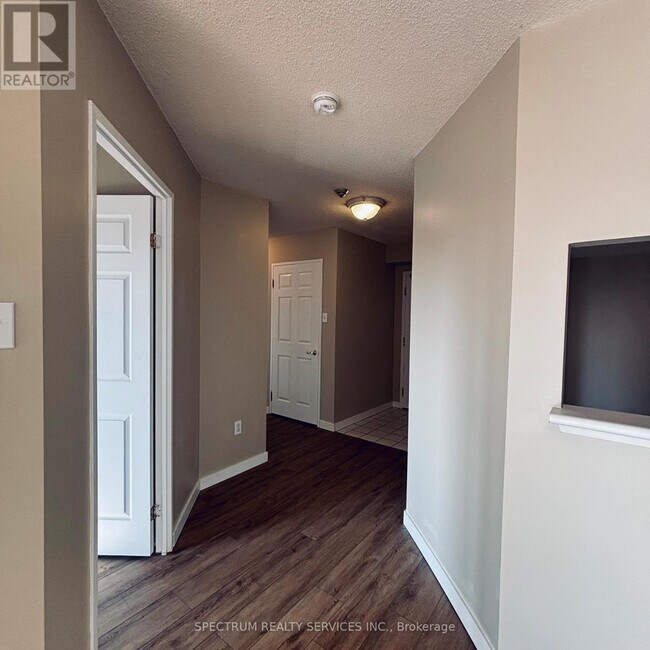 Building Photo - 350-350 Alton Towers Cir