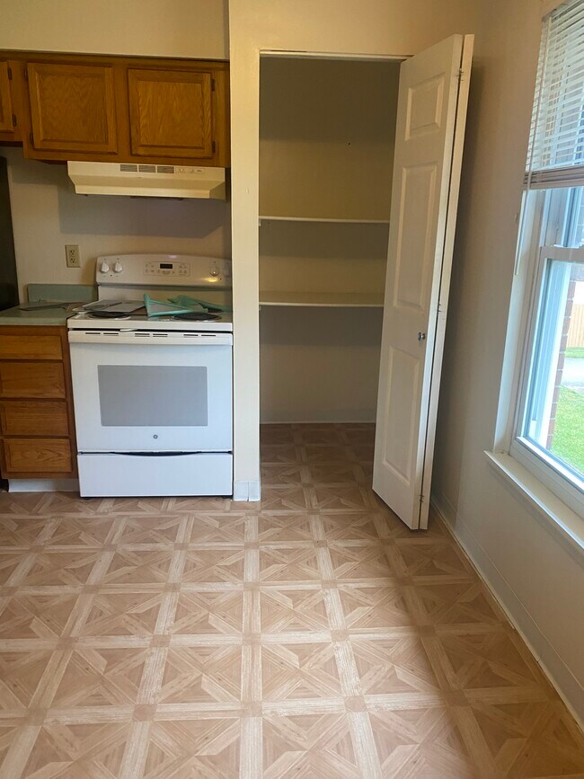 large pantry - 626 Randler Ave