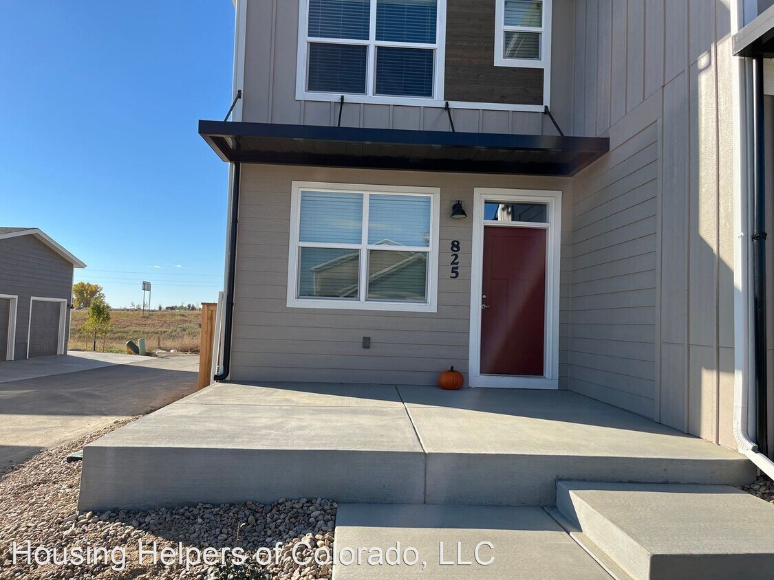 Primary Photo - 2 br, 2.5 bath House - 825 Great Plains Av...