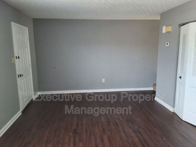 Foto del edificio - 1221 Clear Ridge Ln
