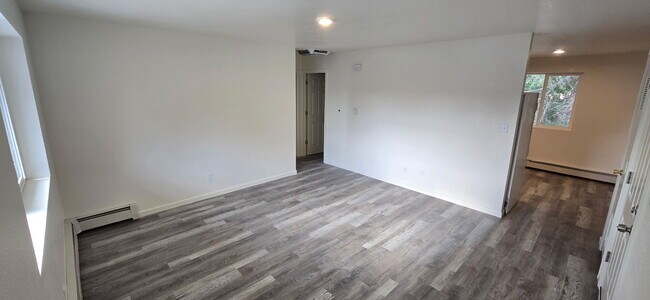 Building Photo - 3289 1/2 Lombardy Ln