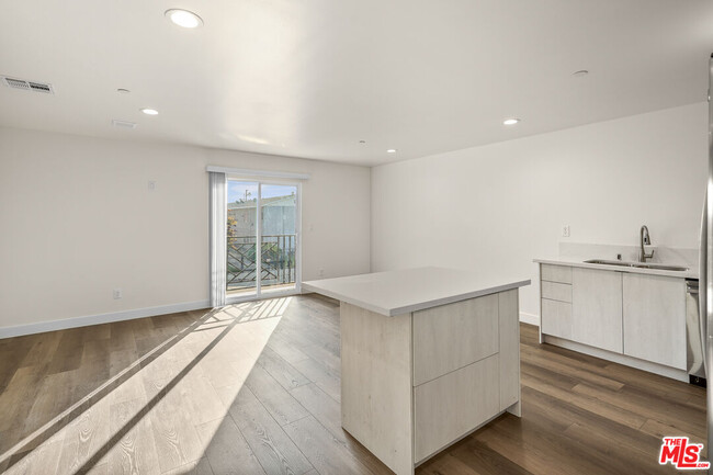 Building Photo - 2527 Hauser Blvd