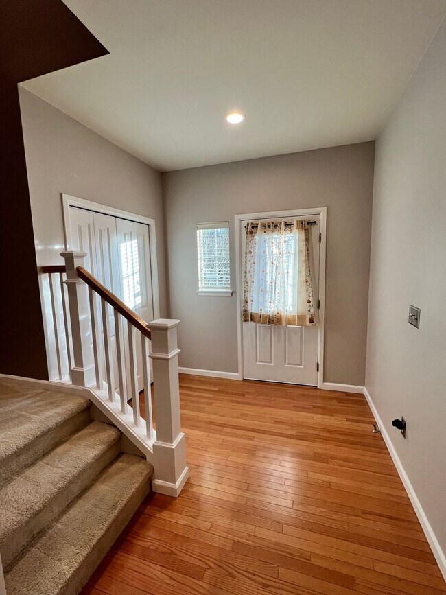 Building Photo - 2400 Square Foot Bothell Home