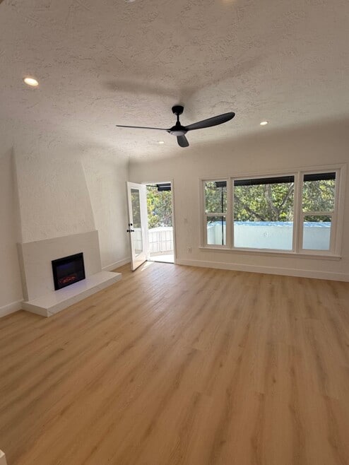 Building Photo - 606 S Lake Ave