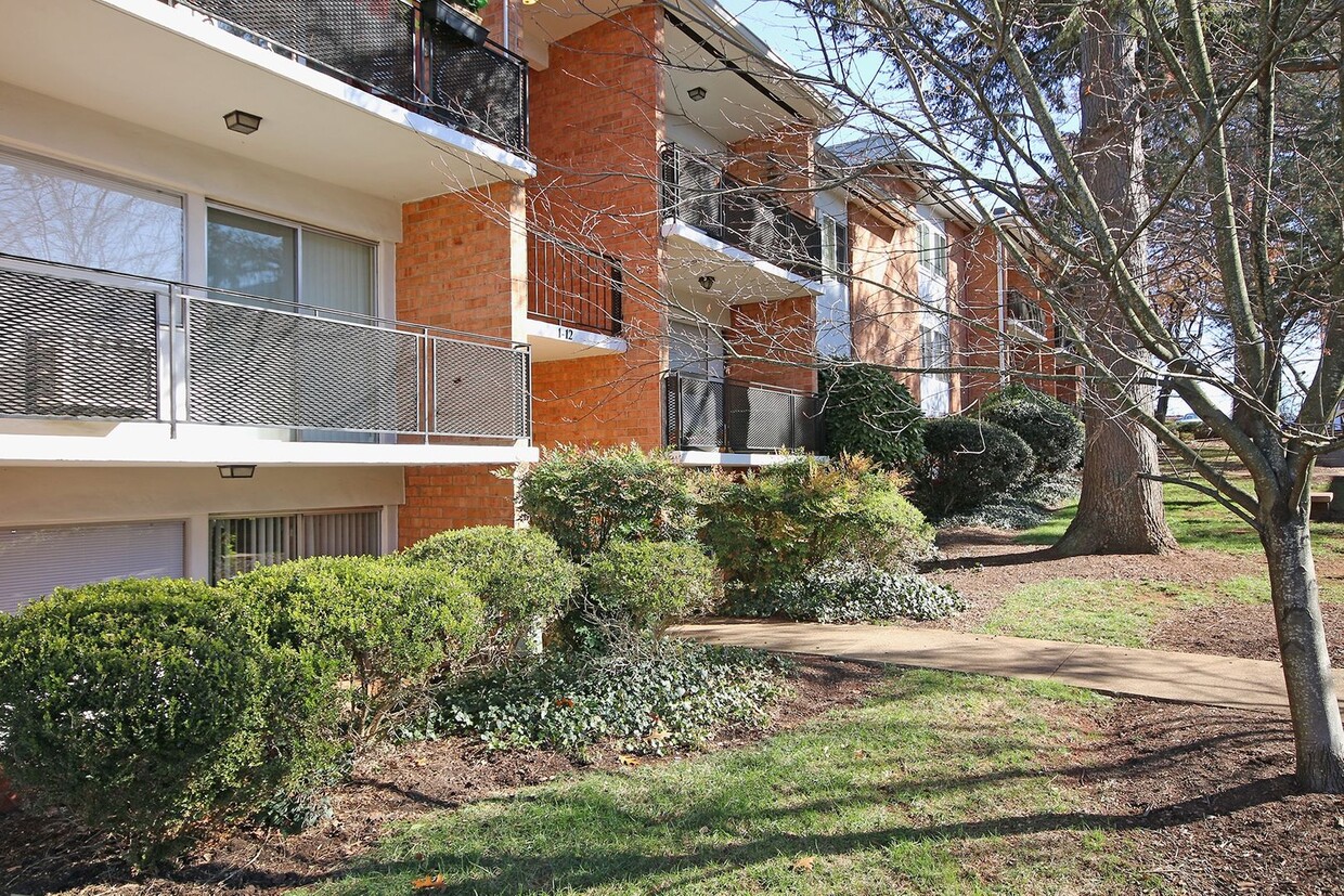 Primary Photo - Student-Friendly 1800 JPA Garden Apartment...