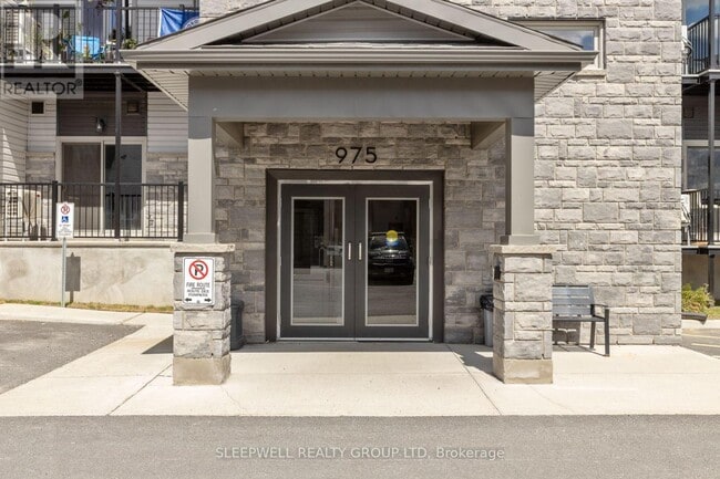 Building Photo - 975 N Russell Rd